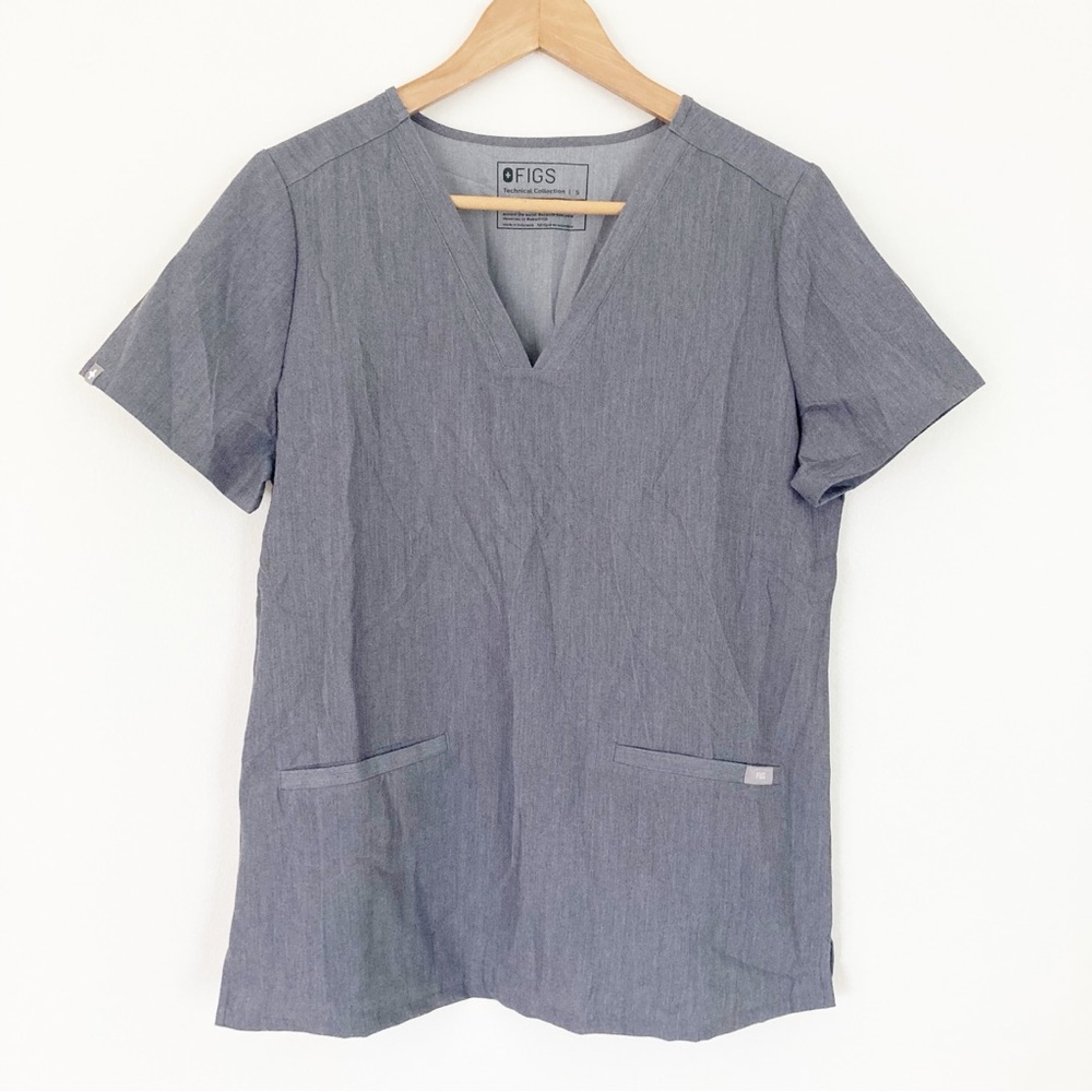 Figs Short Sleeve V-Neck Scrub Top in Heather Gray